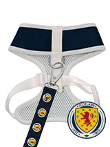 Scotland Football Team Harness & Lead Set - Our Official Scotland Retro Harness and Lead Set provides the ultimate in  comfort and safety. It features a breathable material for maximum air  circulation that helps prevent your dog overheating and is held in place  by a secure clip-in action. The soft padded breathable side covers the  dogs che...